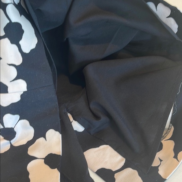 Ann Taylor Loft Floral Black and White Skirt size 8 - Picture 6 of 8